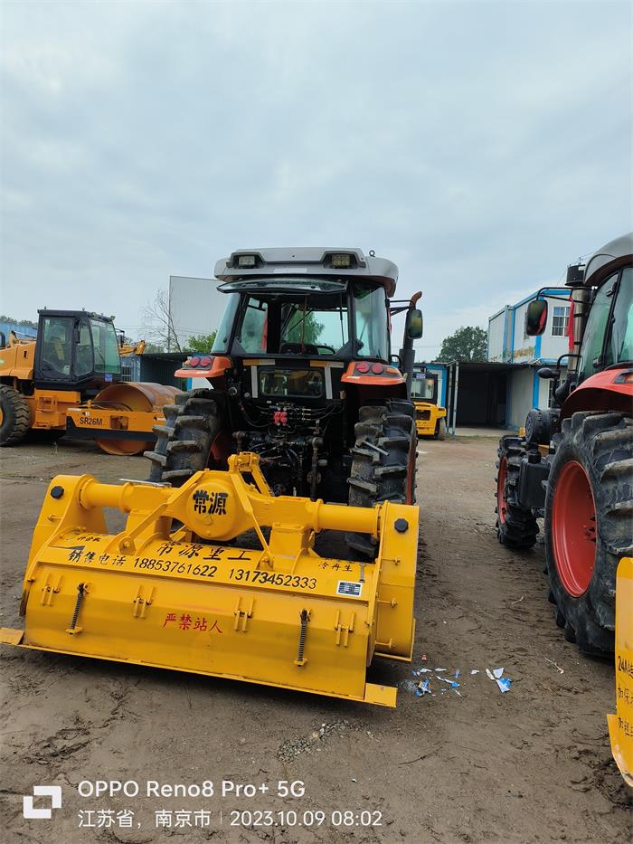 壓路機(jī)出租